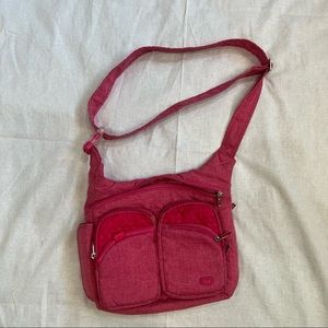 Lug crossbody purse in pink!! 💖. Adjustable straps in excellent condition
